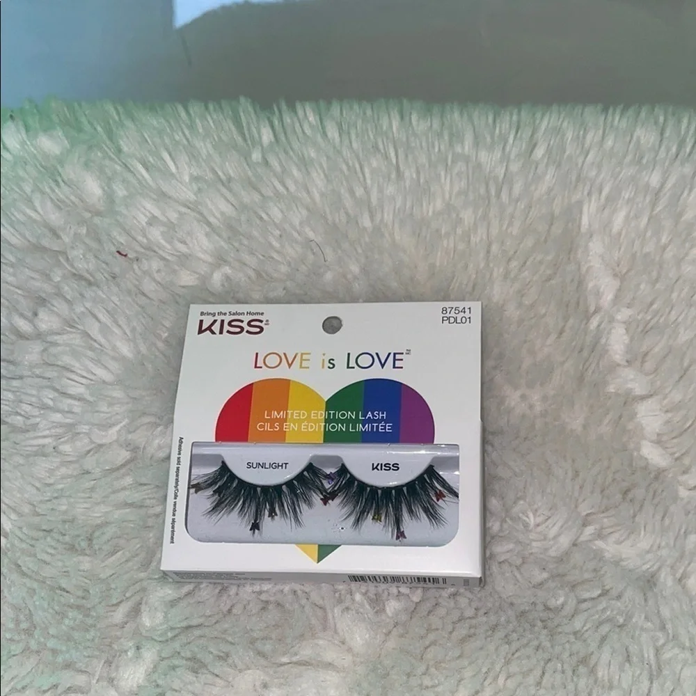 Kiss Love is Love Multicolor Lashes